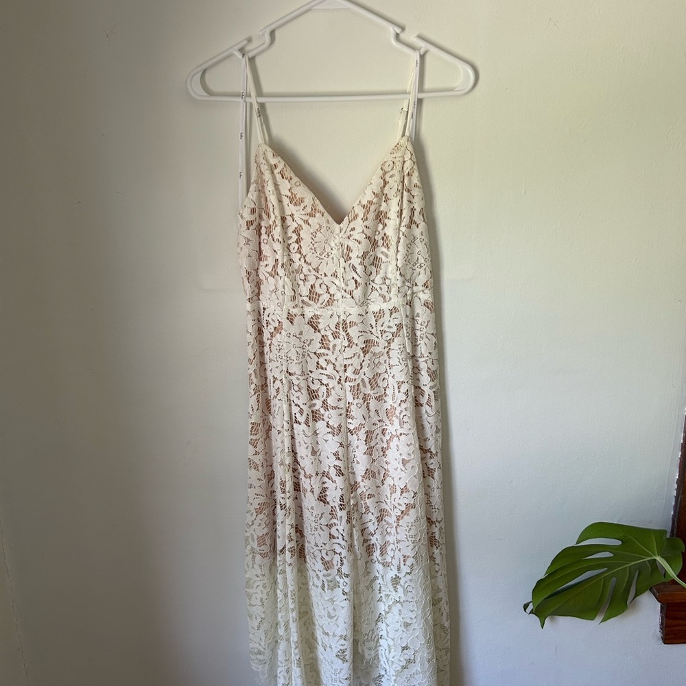 Elegant Lace Midi Dress